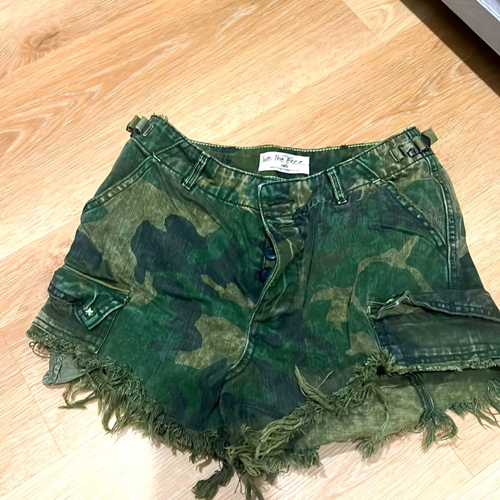 We the free cargo, button Jean short
